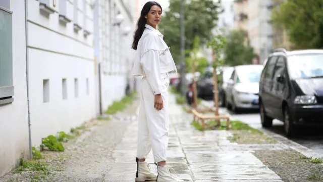 how to get stains out of white jeans