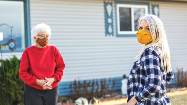 how to safely visit family, is it safe to visit family