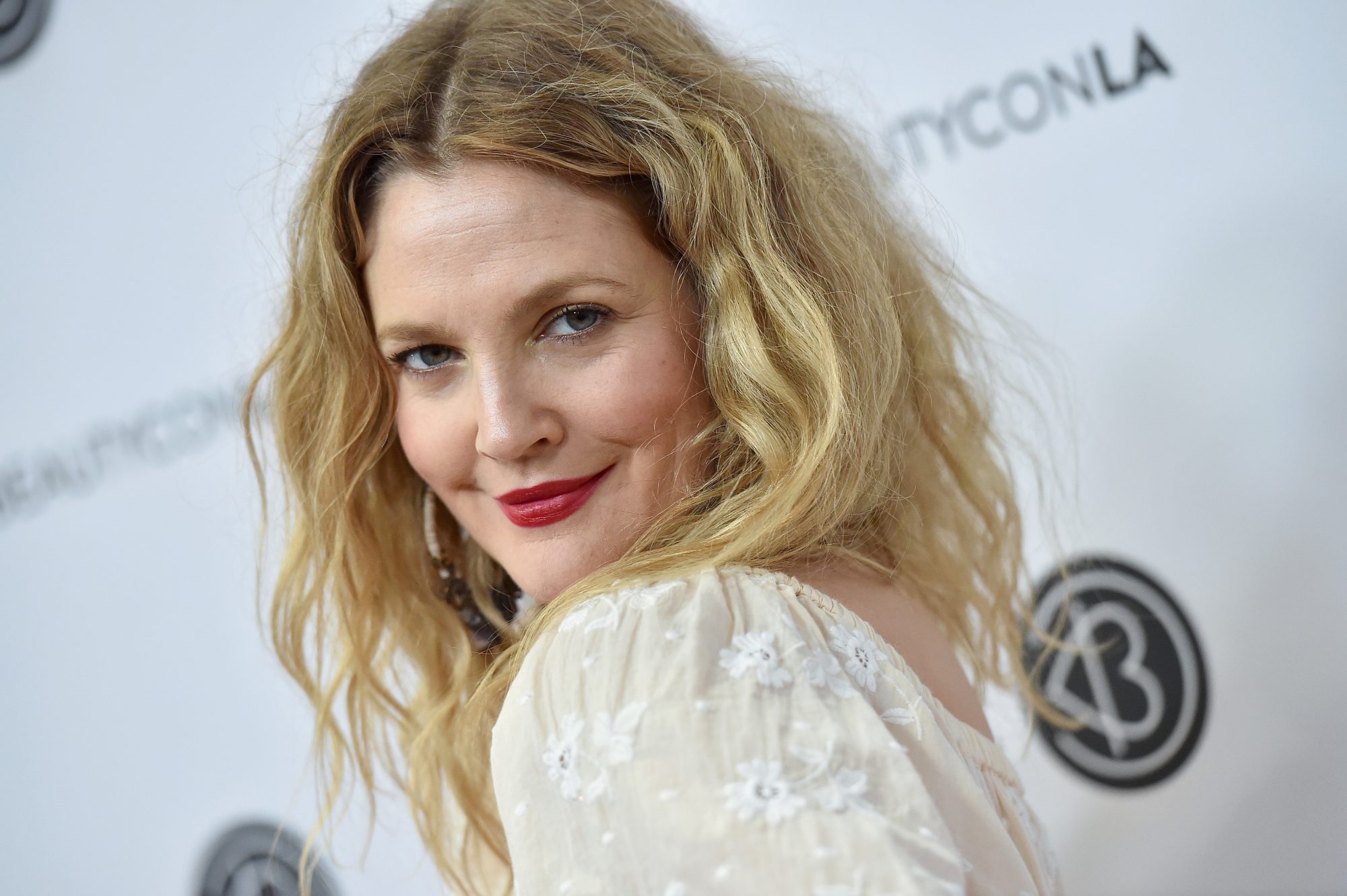 Дрю бэрримор фото. Дрю Бэрримор. Drew Barrymore 2022. Дрю Бэрримор немецкая актриса.