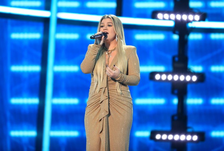 kelly clarkson 2020 billboard music awards best dressed