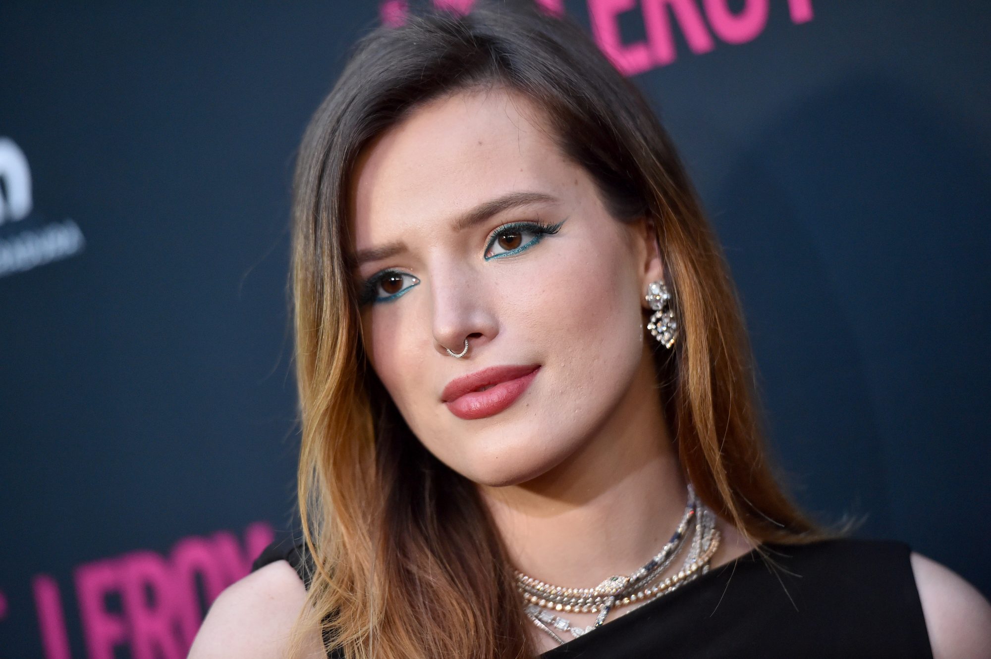 Bella Thorne septum piercing