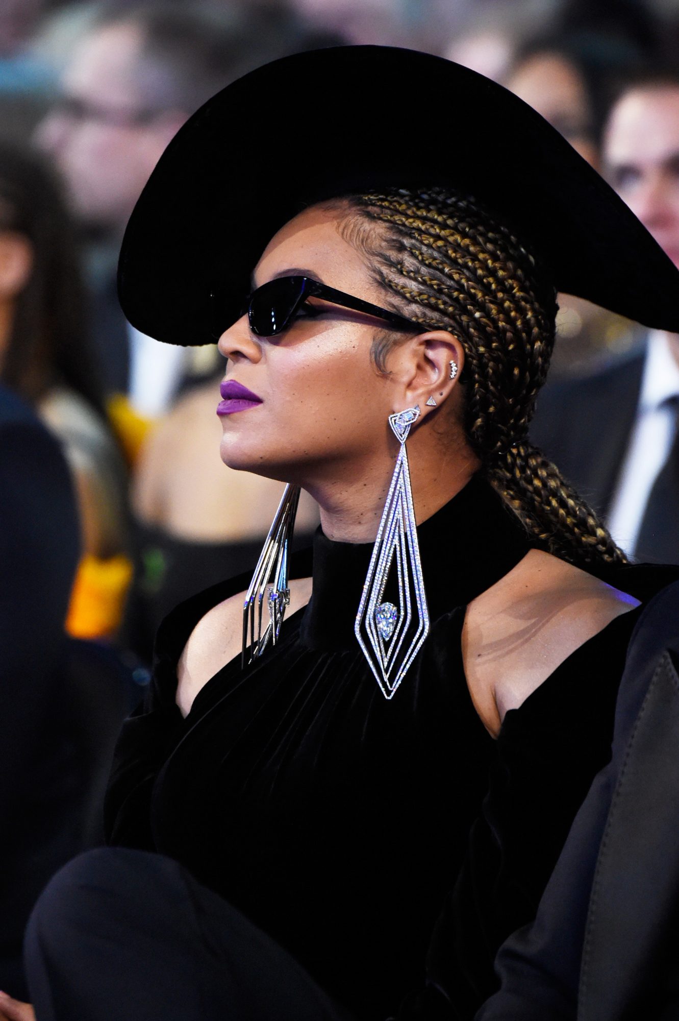 beyonce helix piercing