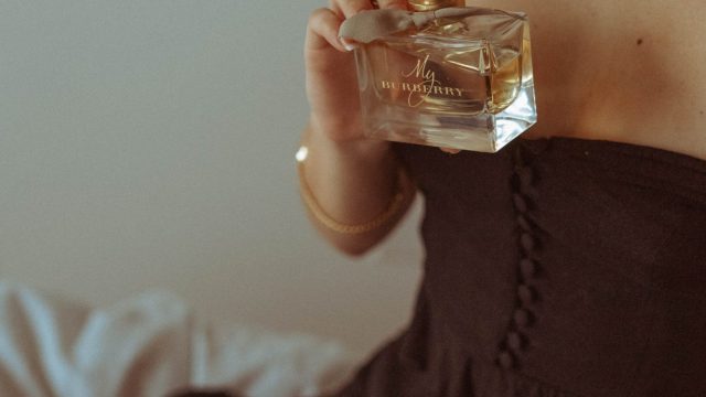 how to apply perfume