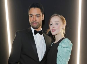 Rege-Jean Page and Phoebe Dynevor