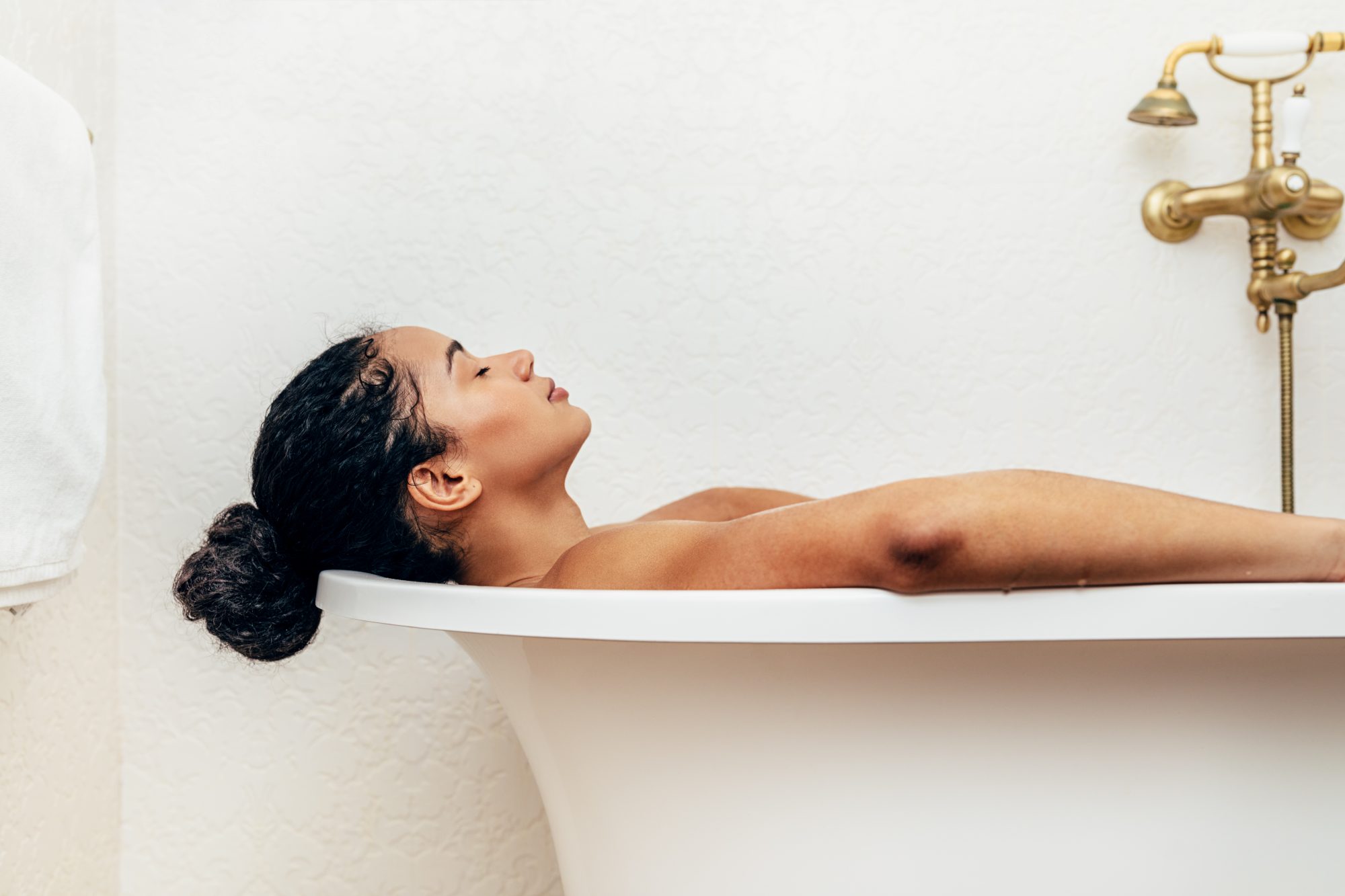 how to clean a bath tub