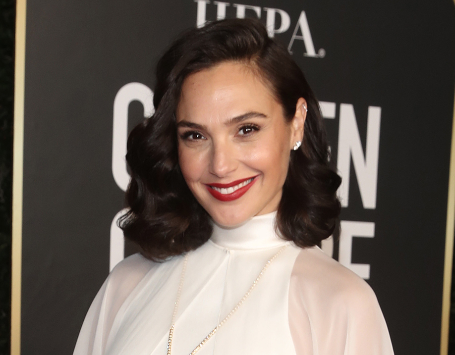 Gal Gadot Is Pregnant! See Her Sweet Announcement With the Whole ...