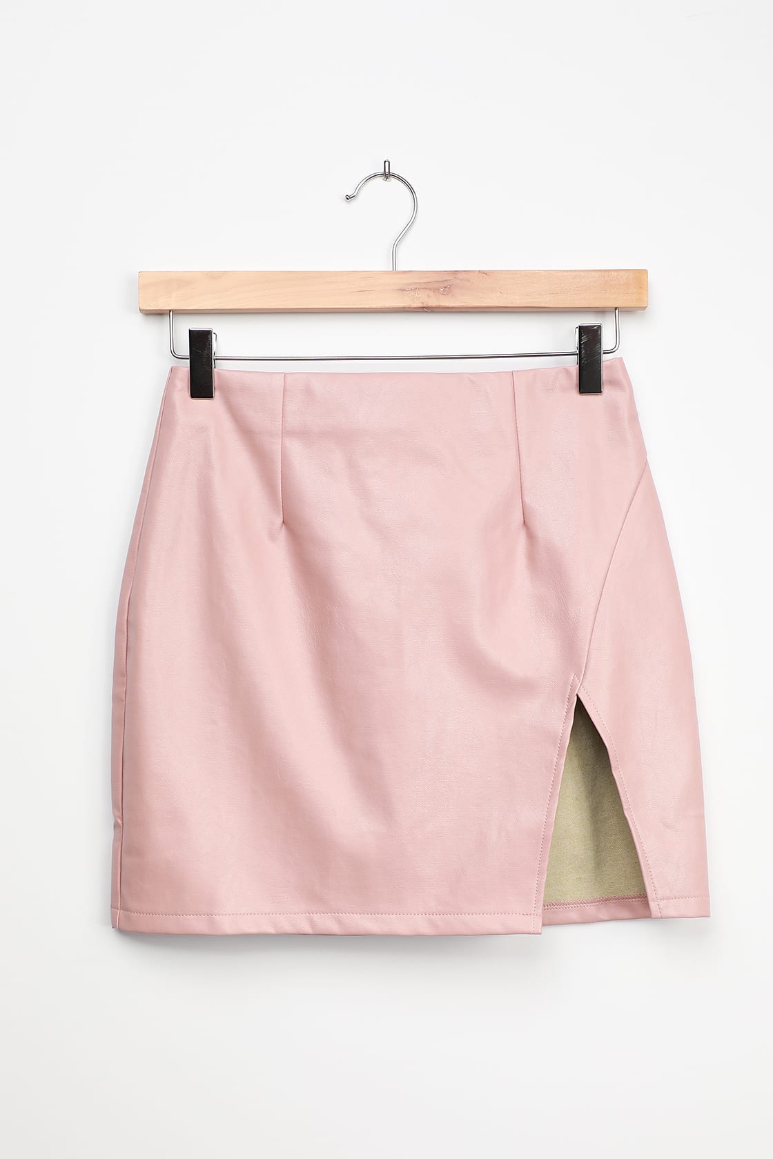 Pink skirt 2024 outfit examples