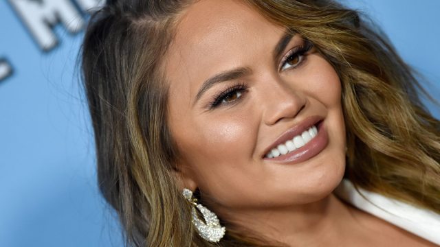 Chrissy Teigen; Clé De Peau concealer
