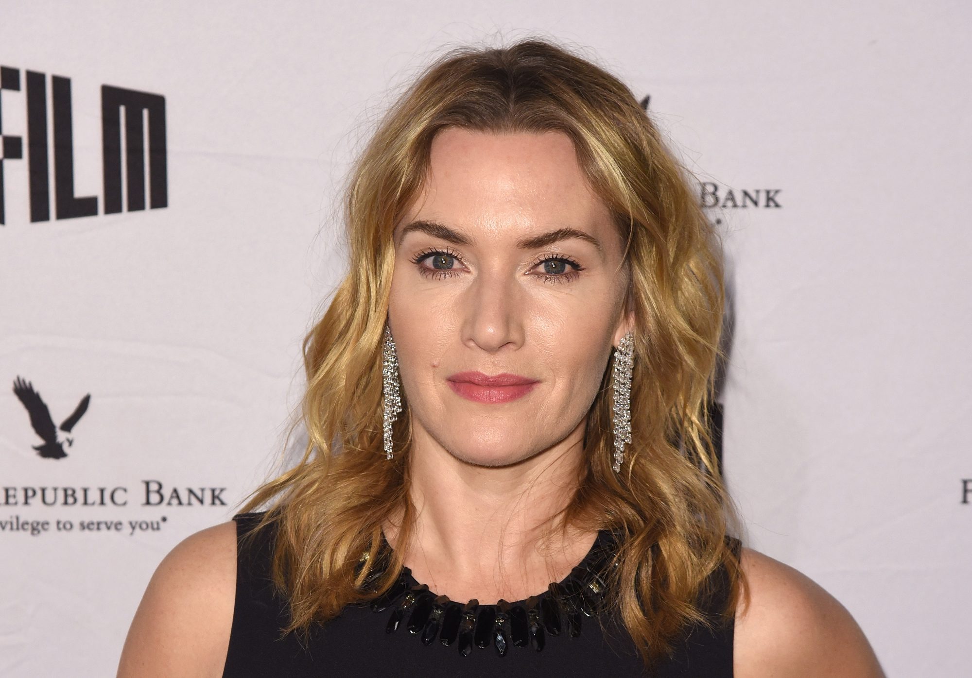 Min moderat udbytte Kate Winslet Opened Up About Keeping Her 'Mare of Easttown' Character  “Unglamorous”HelloGiggles