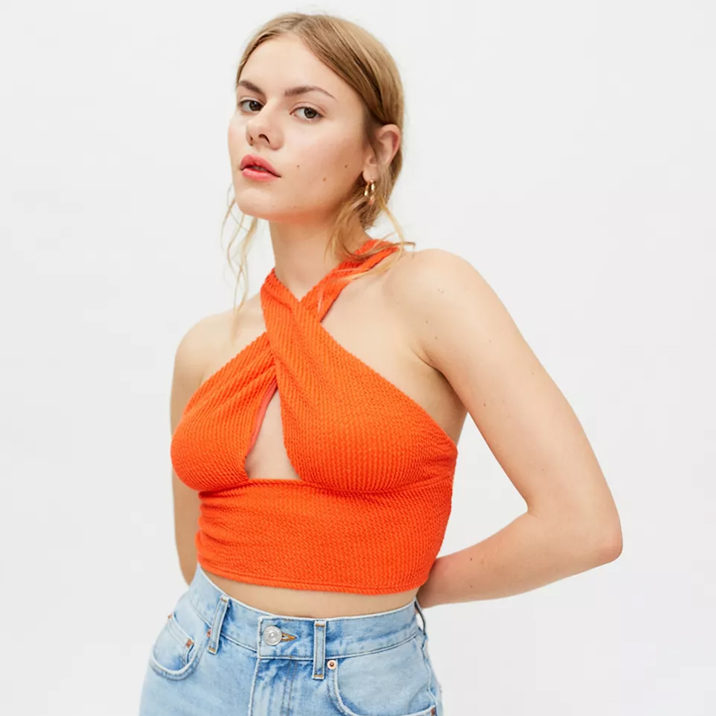 https://hellogiggles.com/wp-content/uploads/sites/7/2021/06/22/orange-going-out-top.jpg?quality=82&strip=all