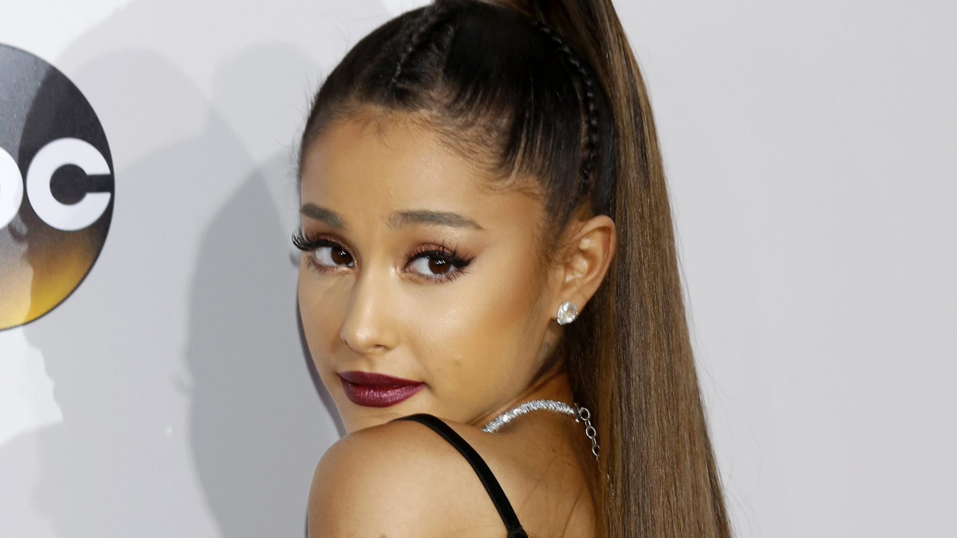 So Ariana Grande Has a Bob Haircut Now, but We’ve Only Gotten a Tiny PeekHelloGiggles