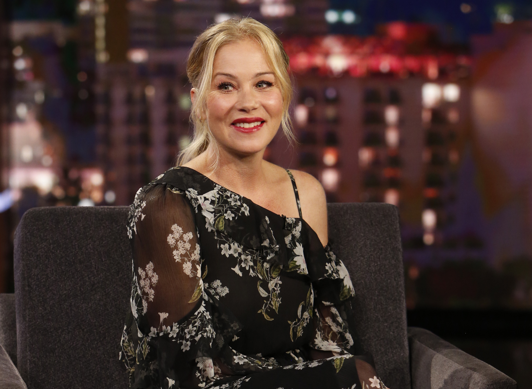 Christina Applegate Opened Up About Her Multiple Sclerosis  DiagnosisHelloGiggles