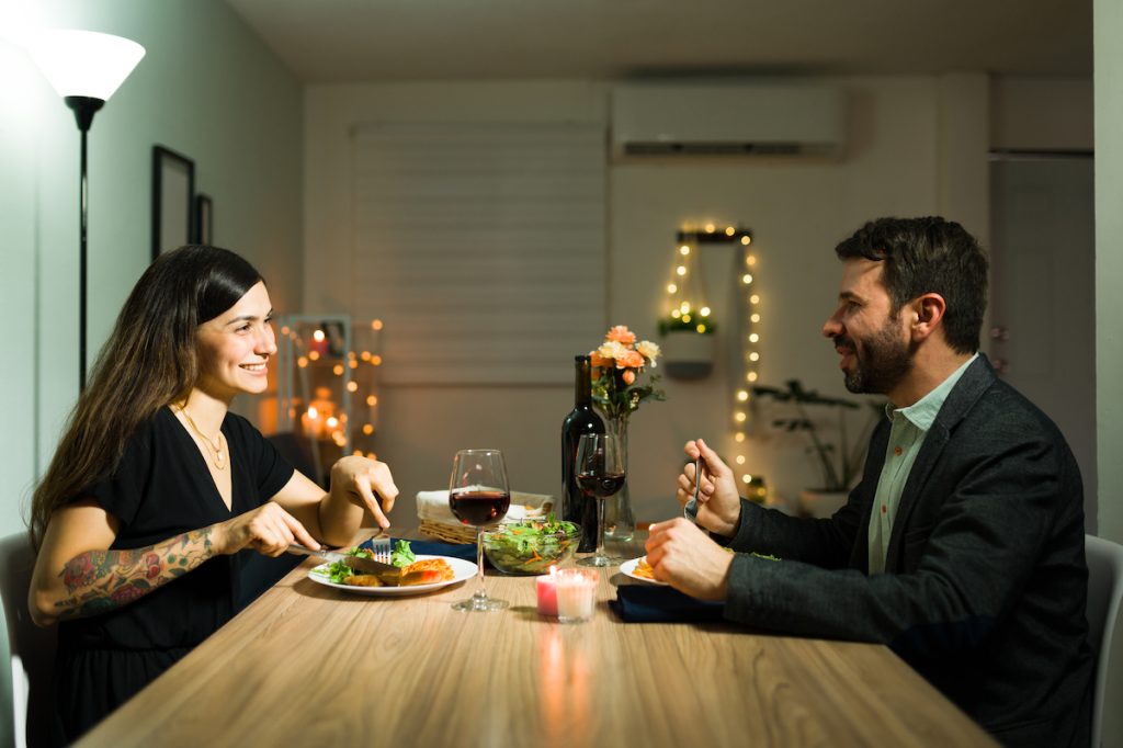 couple eating dinner at home